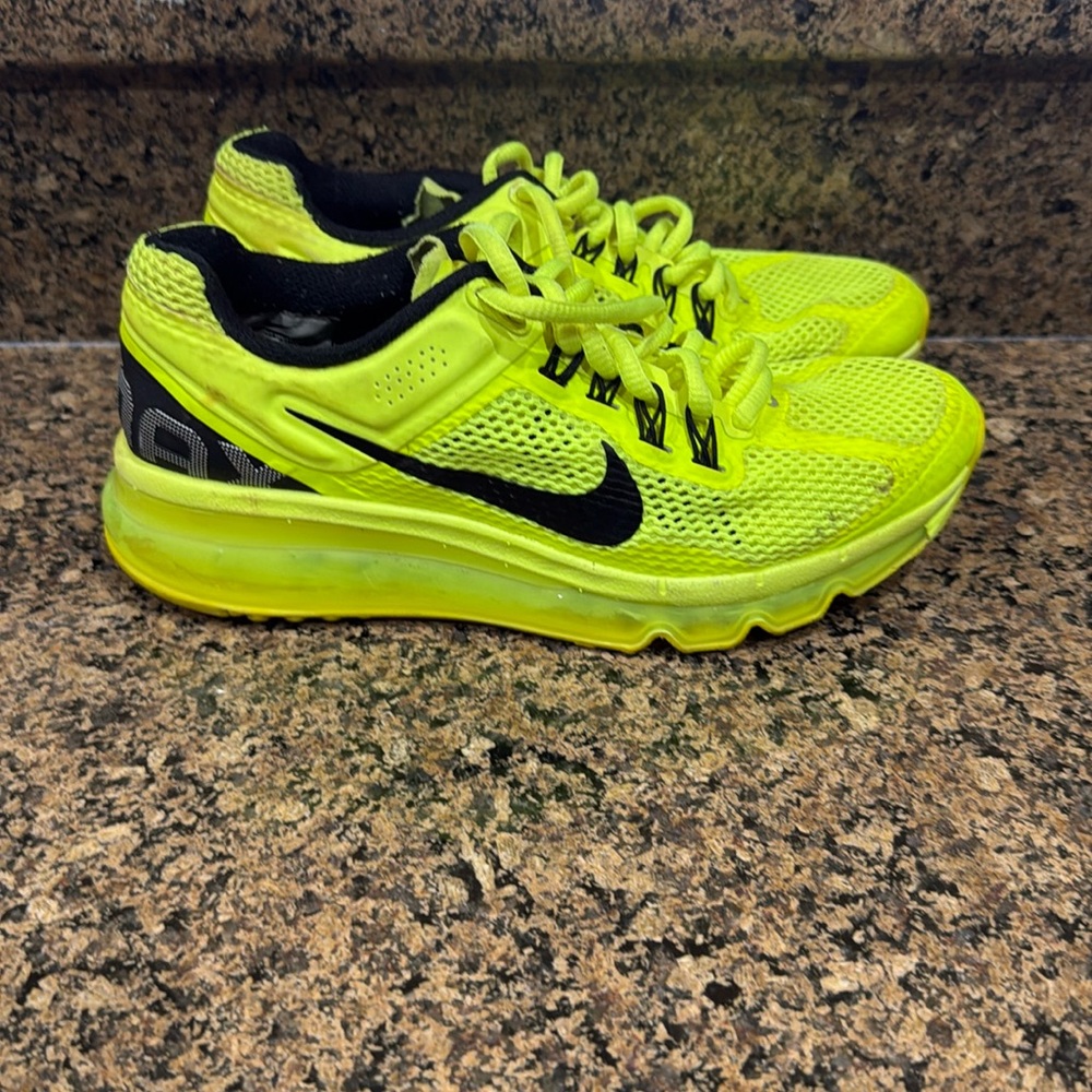 Nike air max VOLT tennis size 4Y